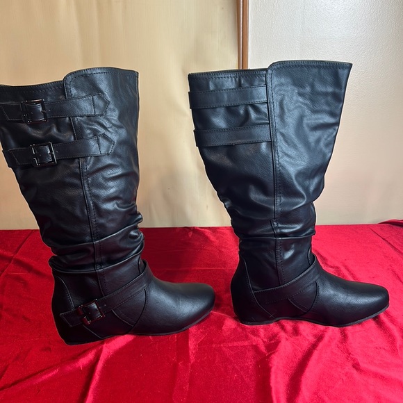 Journey collection Shoes - NWT 9 1/2 black boots they pull on. They have faux buckles on both sides